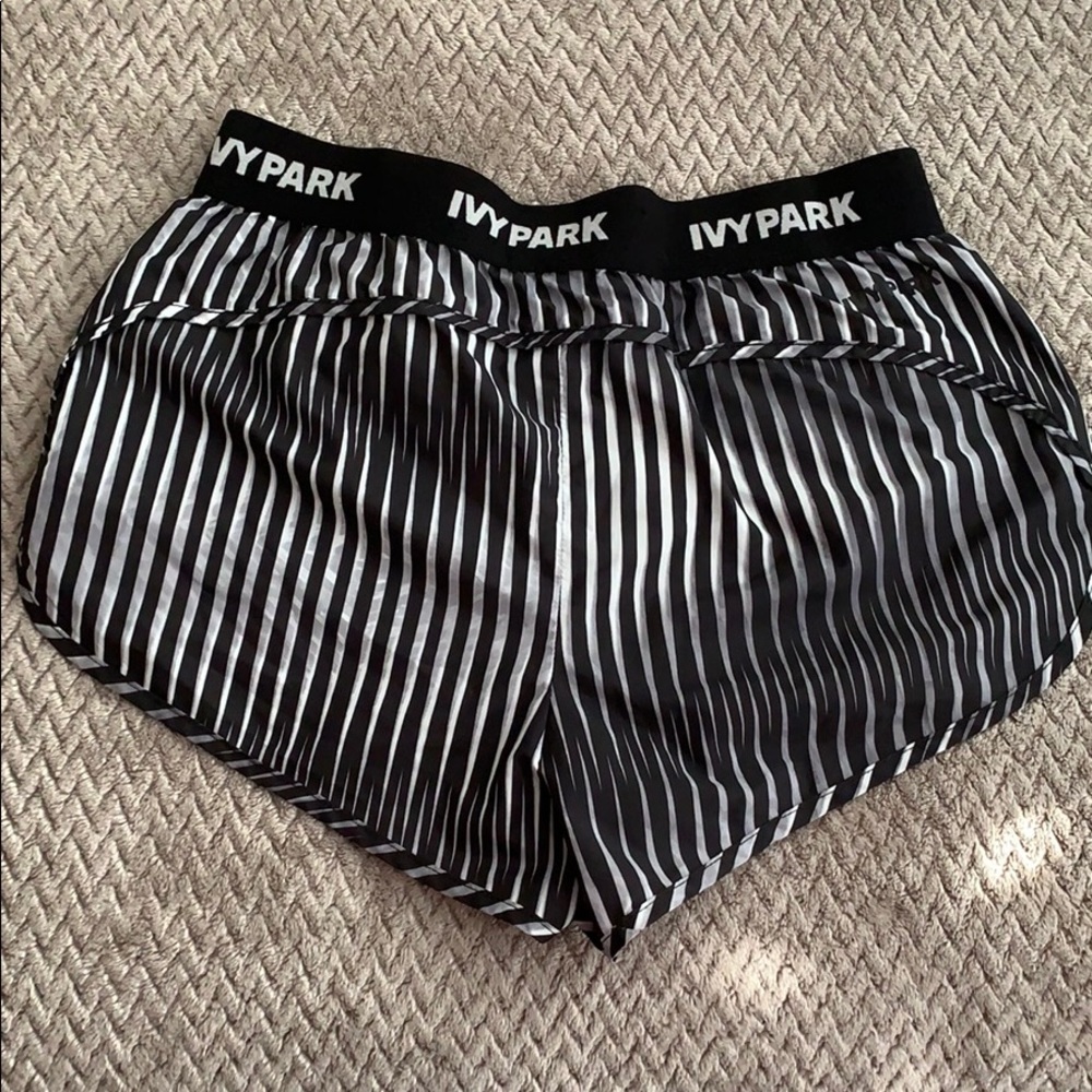 Ivy Park Running Shorts - Picture 3 of 4
